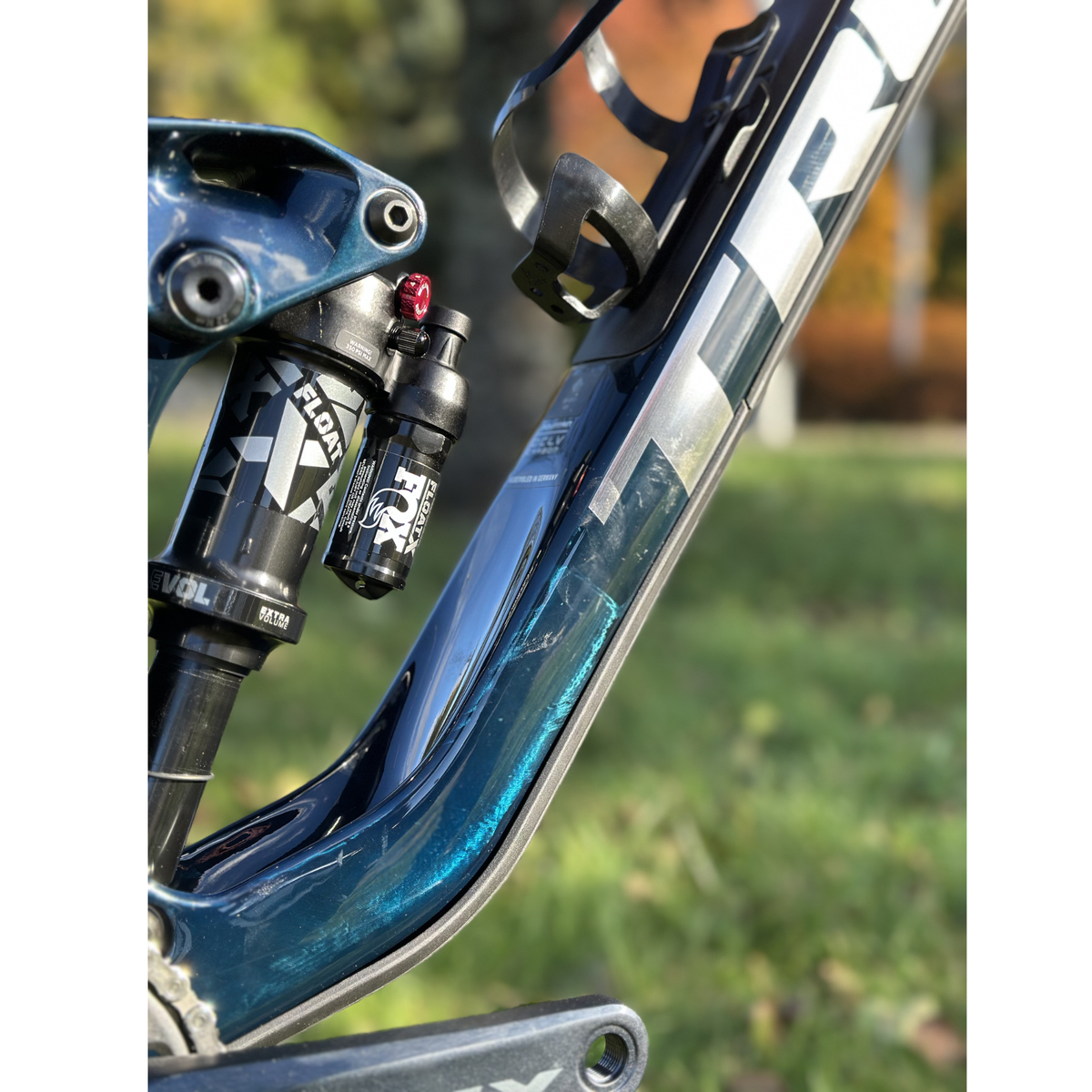 Trek Slash 9.7 Gen 5 – OCLV Mountain Carbon -runkoinen enduro-maastopyörä