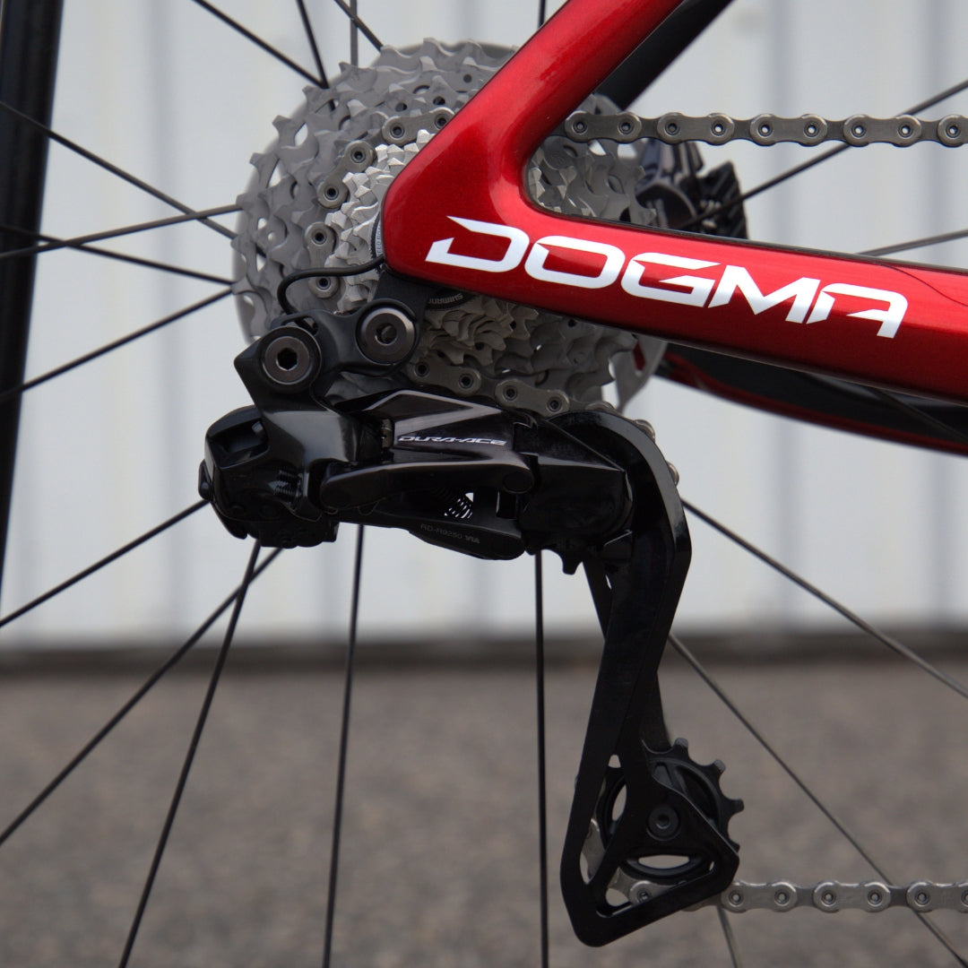 Pinarello Dogma F Dura Ace Di2 – maantiepyörä, M40X-hiilikuiturunko