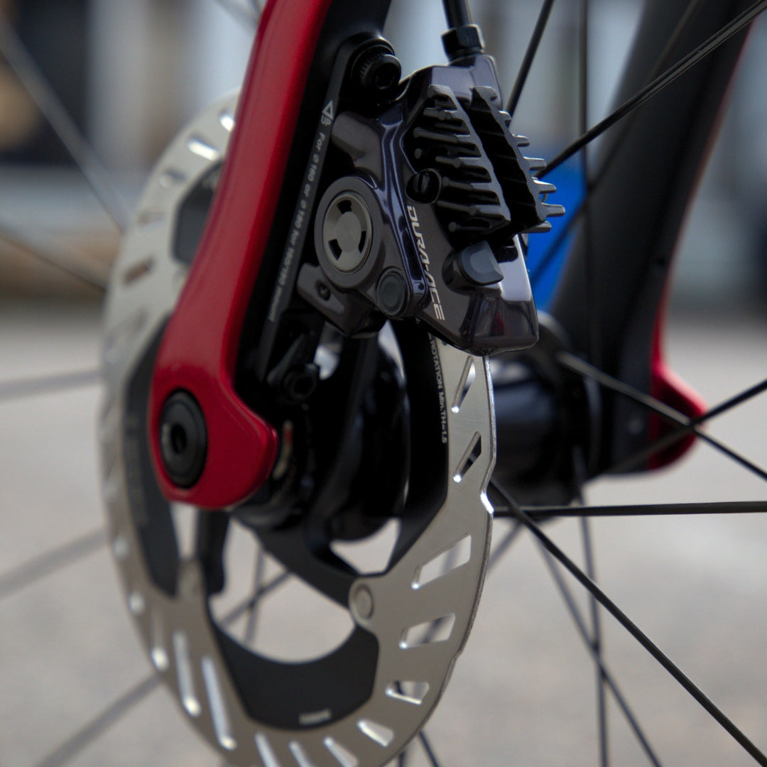 Pinarello Dogma F Dura Ace Di2 – maantiepyörä, M40X-hiilikuiturunko