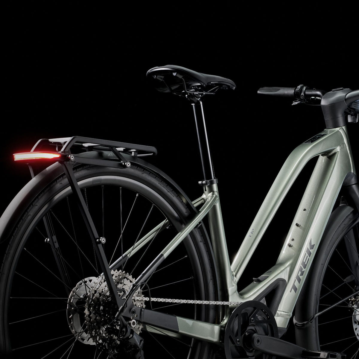 Trek FX+ 7 Midstep – sähköhybridipyörä, 50 Nm, 360 Wh