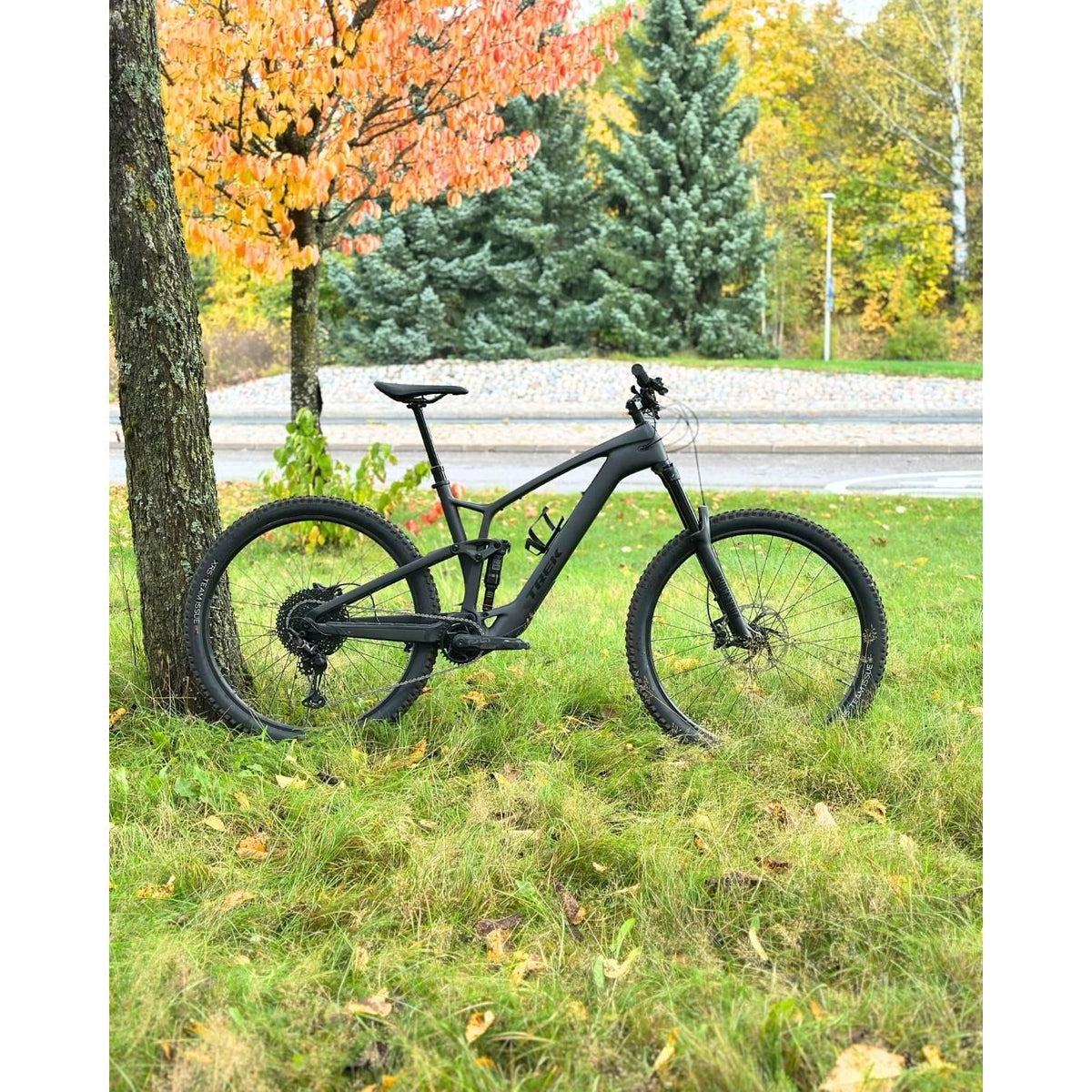 Trek Fuel EXe 9.5 – sähkömaastopyörä, 50 Nm, 360 Wh