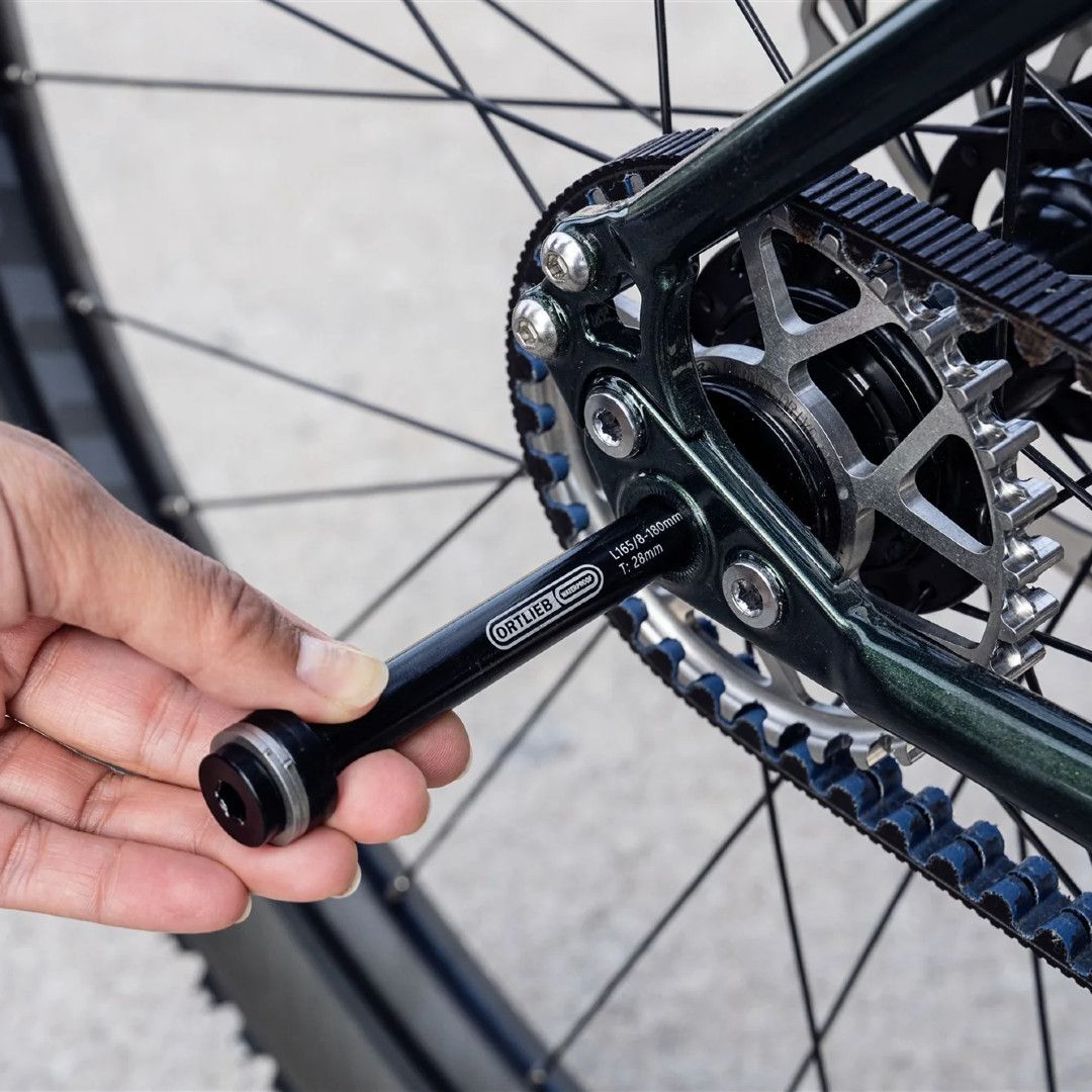 ORTLIEB Läpiakseli M6 Connector – säädettävä 12x135-198mm alumiiniaksele