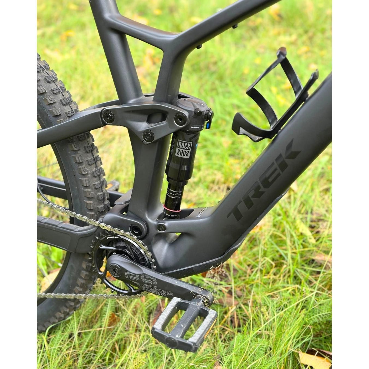 Trek Fuel EXe 9.5 – sähkömaastopyörä, 50 Nm, 360 Wh