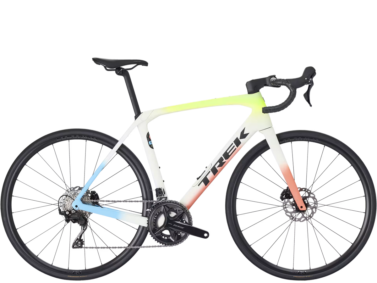 Trek Domane SL 5 Gen 4 – maantiepyörä, Shimano 105 12-vaihteinen