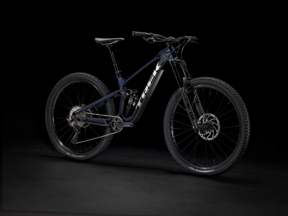 Trek Slash 9.7 Gen 5 – OCLV Mountain Carbon -runkoinen enduro-maastopyörä