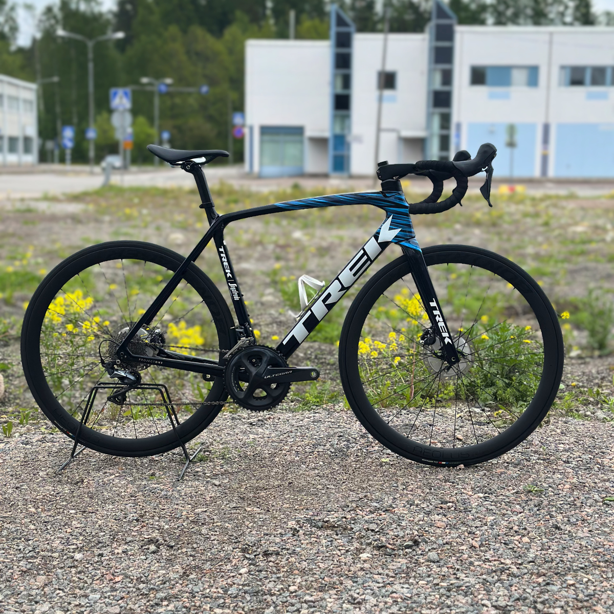 Trek Émonda SLR 6 – maantiepyörä, Ultegra, 700-sarjan OCLV-hiilikuitu