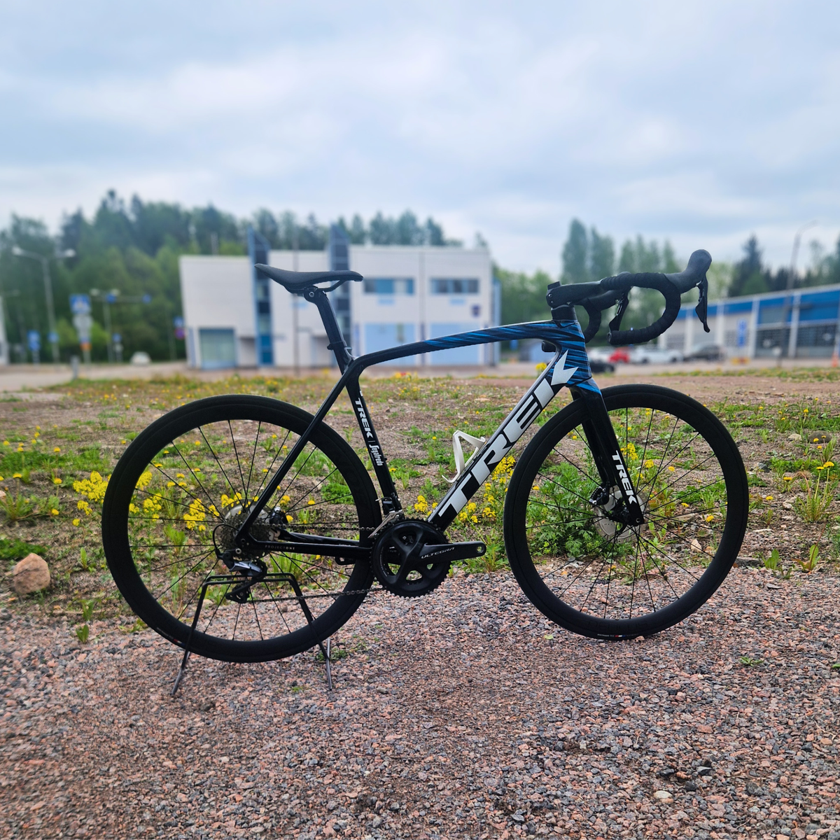 Trek Émonda SLR 6 – maantiepyörä, Ultegra, 700-sarjan OCLV-hiilikuitu