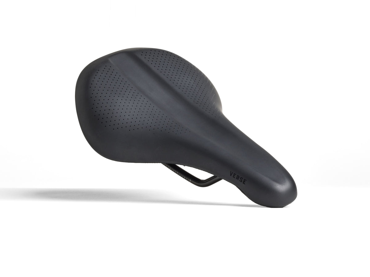 Trek Verse Trail satula 145mm musta